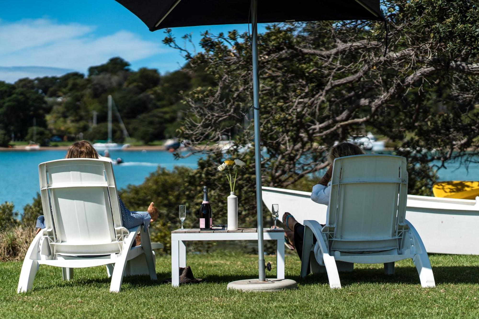 Апартаменты Boatsheds On The Bay, Waiheke Island Ostend Экстерьер фото